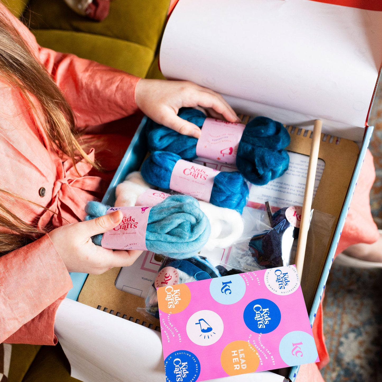 Amelia - Weaving Loom Craft by Kids Crafts